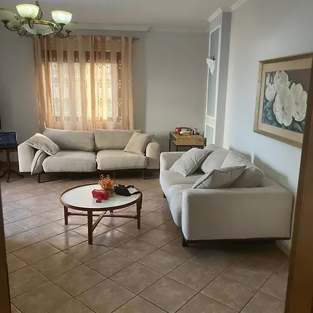 Appartamento Spacious One Bedroom Flat